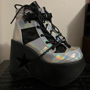 Holographic Star Platforms
